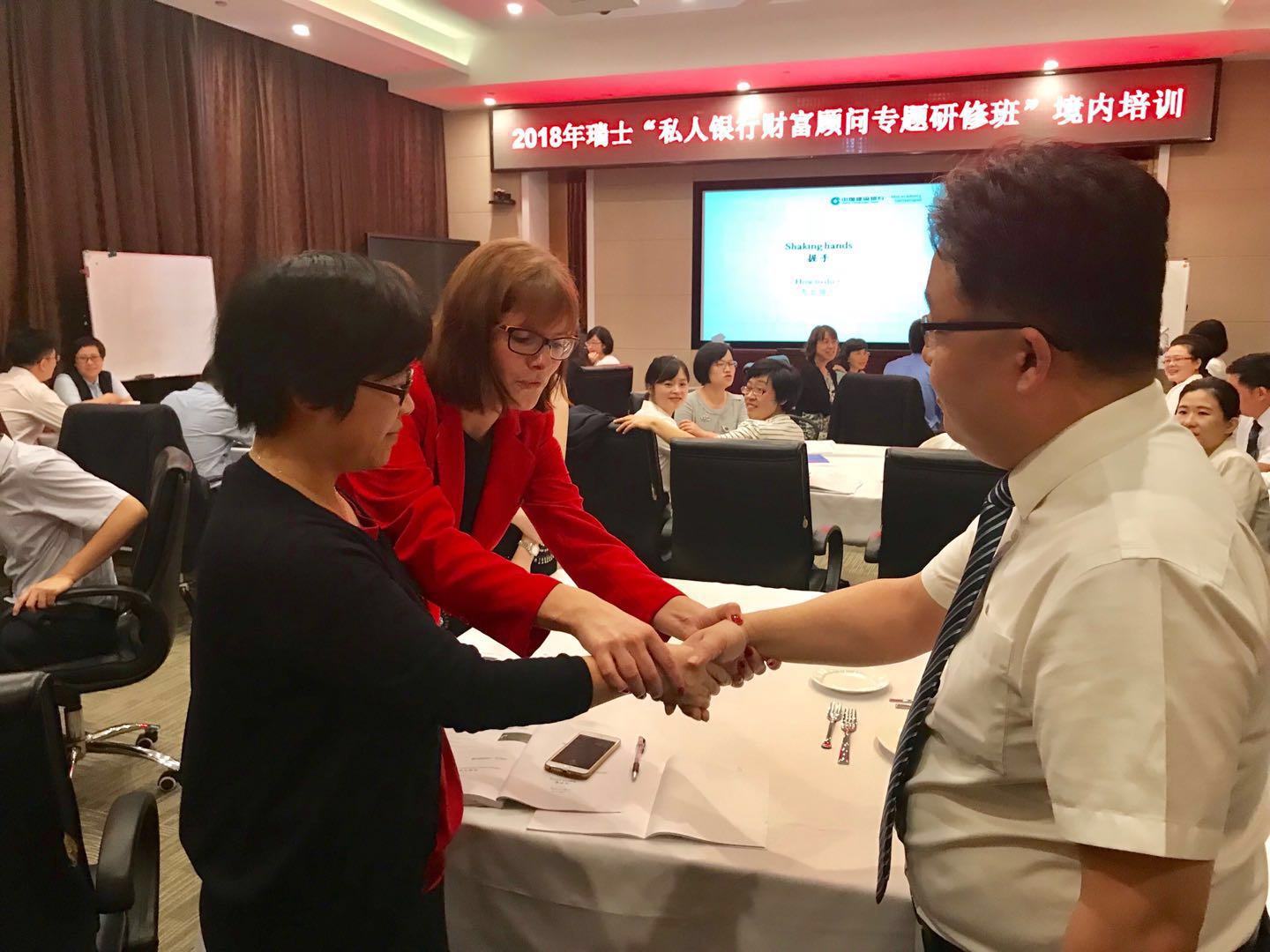 Janine Jakob leading a focused corporate learning session